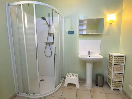 Maison bretonne rénovée à 300m de la plage avec jardin clos, WIFI, et équipements pour bébé - Photo 11