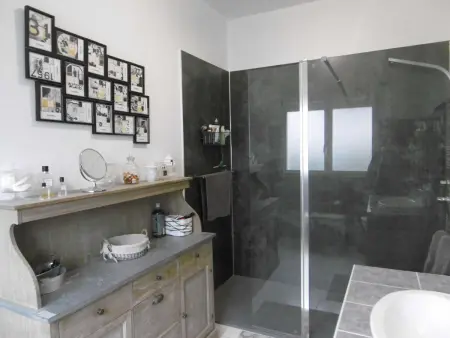 Maison de 5 pièces avec piscine chauffée, offrant confort et calme à Sarzeau - Photo 17