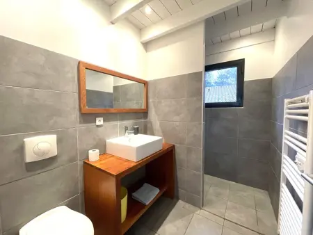 Villa 8 pers proche lac marin, WiFi, animaux permis, parking - Photo 11