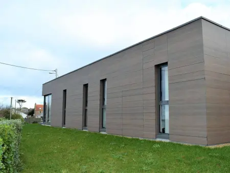 Maison neuve de plain-pied avec WIFI, terrasse et parking, à 2,5 km des plages à Trégastel - Photo 2
