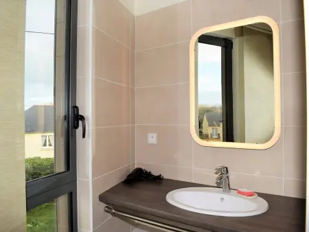 Maison neuve de plain-pied avec WIFI, terrasse et parking, à 2,5 km des plages à Trégastel - Photo 8