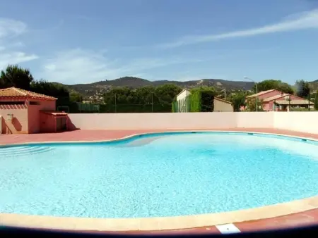 Maison 2 pièces mezzanine, 6 couchages, piscine, tennis, proche plage - Bormes-les-Mimosas - Photo 1