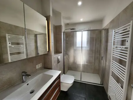 Villa climatisée 4 pièces avec terrasse, WIFI, garage, proche de la plage, animaux acceptés - Photo 4