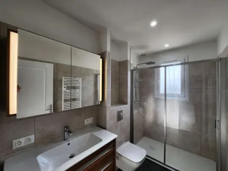 Villa climatisée 4 pièces avec terrasse, WIFI, garage, proche de la plage, animaux acceptés - Photo 9