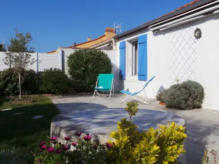 Maison rénovée 3 pièces avec jardin clos, à 700m des plages et 400m du centre de l'Épine - Photo 3