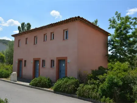 Maison climatisée 5 pers avec terrasse, parking, WiFi, et équipements complets dans quartier calme - Photo 6