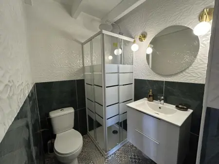 Mini-Villa rénovée, pieds dans l'eau, climatisée, jardin ombragé, accès direct mer, 2-4 pers - Photo 4
