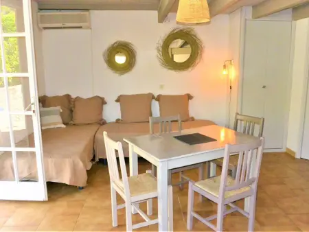 Mini-Villa Climatisée avec Accès Direct à la Plage - Grand Jardin Ombragé, Près de Favone - Photo 3