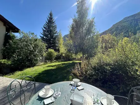 Chalet en Duplex 10 Pers. avec Terrasse/Jardin, Proche Pistes – La Salle les Alpes - Photo 3