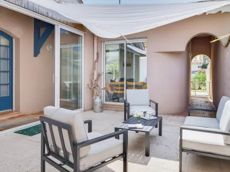 Villa confortable avec piscine, proche plage, 3 chambres, grand séjour, patio, WIFI, équipement complet - Photo 1