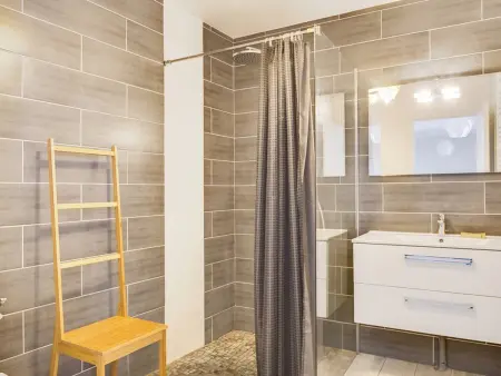 Villa confortable avec piscine, proche plage, 3 chambres, grand séjour, patio, WIFI, équipement complet - Photo 10