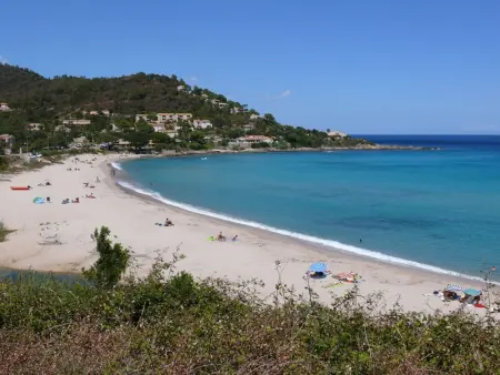 Belle villa, proche plage et commerces, clim, jardin, terrasse avec BBQ, jusqu'à 12 pers. - Photo 4