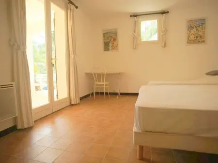 Belle villa, proche plage et commerces, clim, jardin, terrasse avec BBQ, jusqu'à 12 pers. - Photo 14
