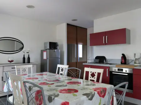 Maison rénovée 3*, exposée Sud, cour fermée, près du centre de Trégastel, avec vélo et équipements bébé - Photo 2