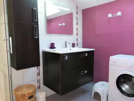 Maison rénovée 3*, exposée Sud, cour fermée, près du centre de Trégastel, avec vélo et équipements bébé - Photo 4