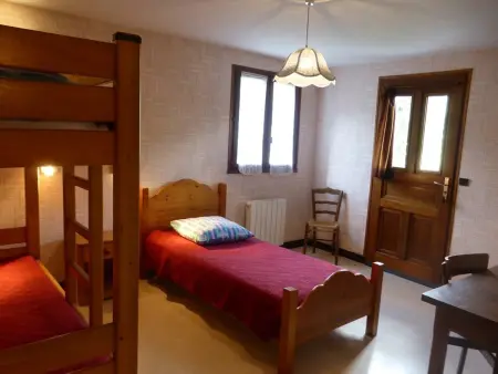 Chalet familial calme pour 7/8 pers, 3 chambres, proche des pistes, bien équipé et animé, 2 étoiles - Photo 5