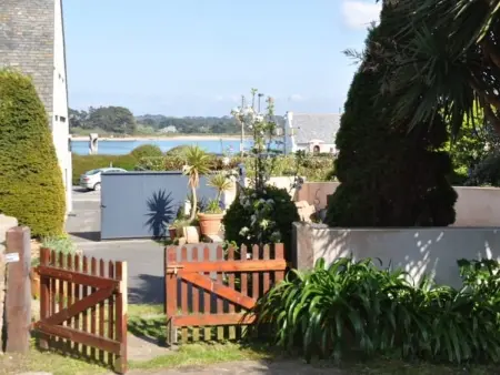 Maison à 100m de la mer avec WiFi, parking privé et jardin, au cœur de Trégastel - Photo 2