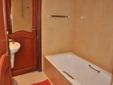 Maison à 100m de la mer avec WiFi, parking privé et jardin, au cœur de Trégastel - Photo 11