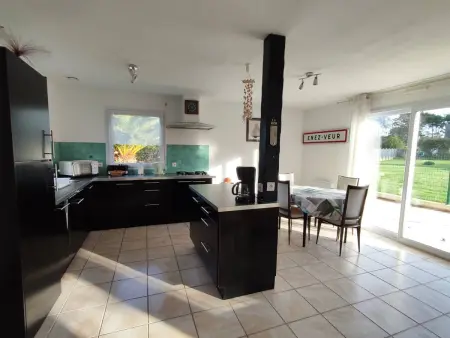 Maison à 210m de la plage avec jardin clos, terrasse et parking privé sur l'Île Grande - Photo 9