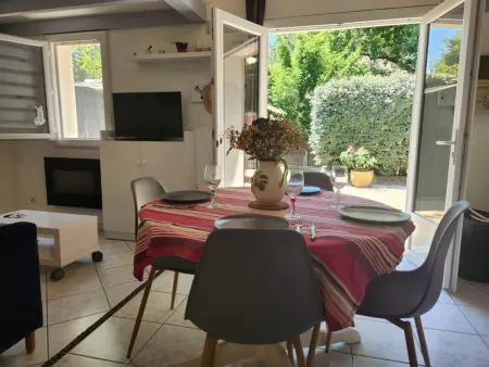Villa patio proche plage avec piscine collective, cour aménagée et parking privé - Photo 3