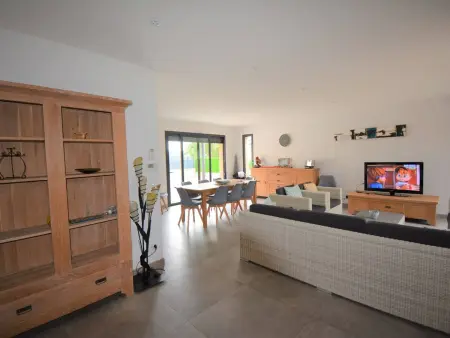 Villa 4 Suites avec Spa de Nage, Terrasse et Clim - Proche Centre Ruoms - Photo 3