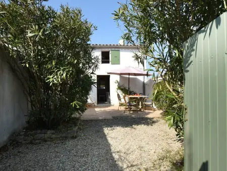 Maison de Charme avec Cour, 2 Chambres, Cuisine Équipée, Proche Village St Clément des Baleines - Photo 5