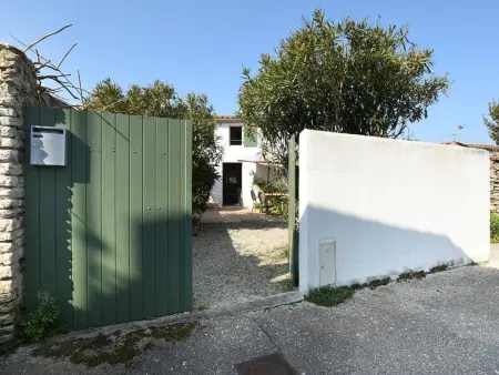 Maison de Charme avec Cour, 2 Chambres, Cuisine Équipée, Proche Village St Clément des Baleines - Photo 6