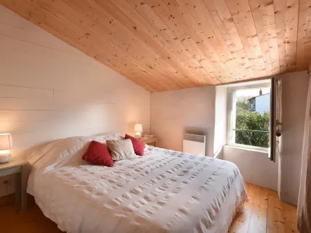 Maison de Charme avec Cour, 2 Chambres, Cuisine Équipée, Proche Village St Clément des Baleines - Photo 7