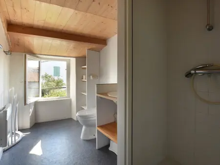Maison de Charme avec Cour, 2 Chambres, Cuisine Équipée, Proche Village St Clément des Baleines - Photo 12