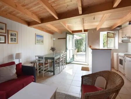 Maison de Charme avec Cour, 2 Chambres, Cuisine Équipée, Proche Village St Clément des Baleines - Photo 18
