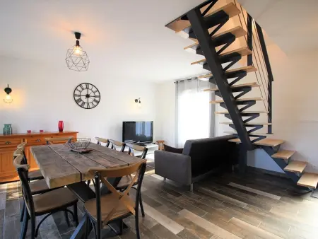 Maison confortable à La Bourboule - 8 pers, vue dégagée, parking, moderne, proche centre - Photo 1