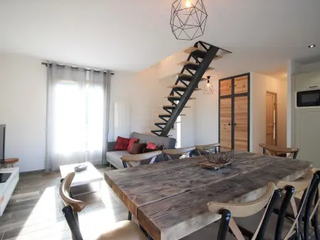 Maison confortable à La Bourboule - 8 pers, vue dégagée, parking, moderne, proche centre - Photo 3