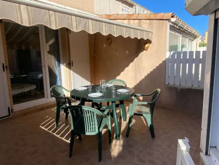 Maison 3 pièces, 5 couchages avec terrasse et piscine, parking privé, à Marseillan - Photo 2