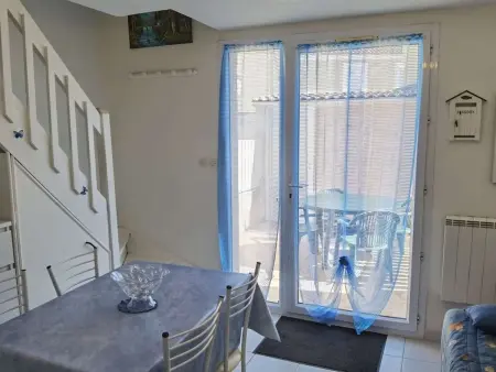 Maison 3 pièces, 5 couchages avec terrasse et piscine, parking privé, à Marseillan - Photo 8