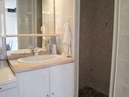 Maison 3 pièces, 5 couchages avec terrasse et piscine, parking privé, à Marseillan - Photo 11