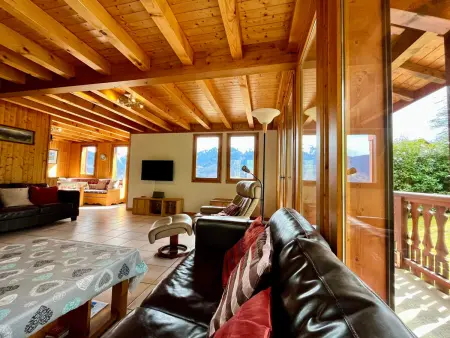 Chalet Savoyard avec Poêle à Bois et Vue sur Grand Massif - Photo 1