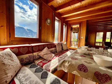 Chalet Savoyard avec Poêle à Bois et Vue sur Grand Massif - Photo 2