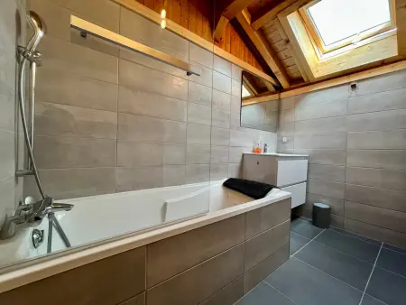 Chalet Savoyard avec Poêle à Bois et Vue sur Grand Massif - Photo 5