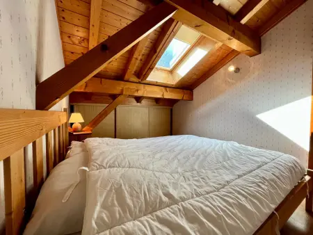 Chalet Savoyard avec Poêle à Bois et Vue sur Grand Massif - Photo 8