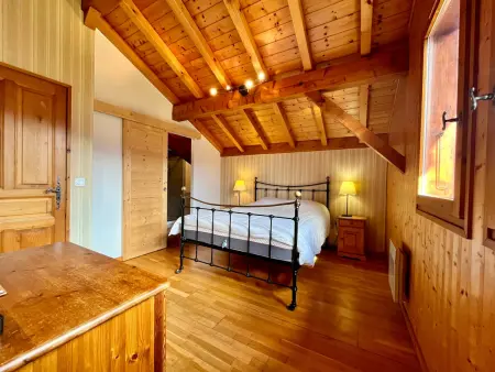Chalet Savoyard avec Poêle à Bois et Vue sur Grand Massif - Photo 9