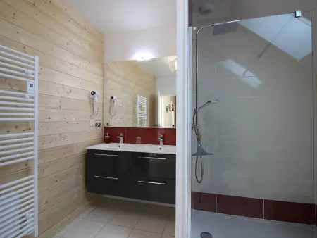 Chalet moderne 92m², Wi-Fi, proche Mont-Dore, Chalet 10 personnes à Mont Dore - Photo 8
