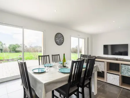 Maison familiale avec jardin clos, 4 pièces, 6 pers, proche plage et commerces, Wifi, parking inclus. - Photo 1