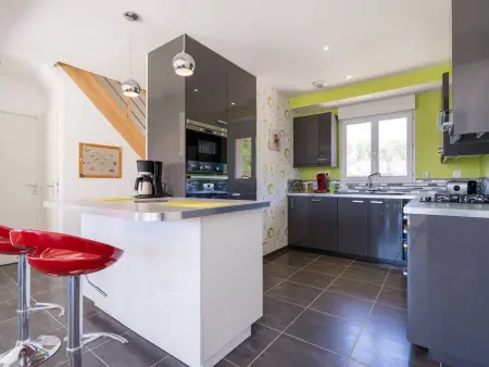Maison familiale avec jardin clos, 4 pièces, 6 pers, proche plage et commerces, Wifi, parking inclus. - Photo 2