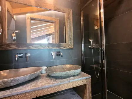 Chalet de luxe aux Gets avec jacuzzi et animaux admis, proche pistes - Photo 8