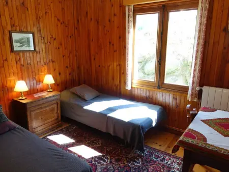 Chalet 4 chambres pour 6 pers, proche village, terrasse, skis - Photo 5