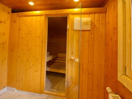 Chalet au pied des pistes, sauna et terrasse, pour 12 pers. - Photo 13