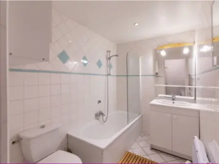 Maison au centre du village, cour privative, au calme, Wi-Fi, cheminée, idéale pour familles. - Photo 3