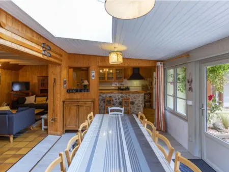 Maison au centre du village, cour privative, au calme, Wi-Fi, cheminée, idéale pour familles. - Photo 13