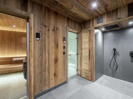 Chalet de luxe neuf avec piscine, jacuzzi, sauna et cinéma à Saint-Martin de Belleville - Photo 2