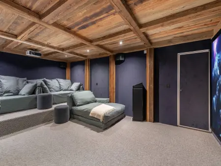 Chalet de luxe neuf avec piscine, jacuzzi, sauna et cinéma à Saint-Martin de Belleville - Photo 3